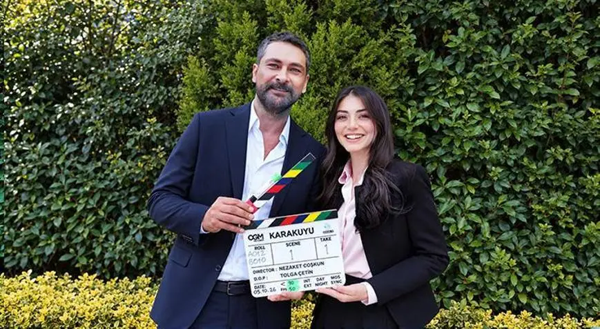 Dizinin çekimlerinin başladığını duyuran haberin set fotoğrafı.