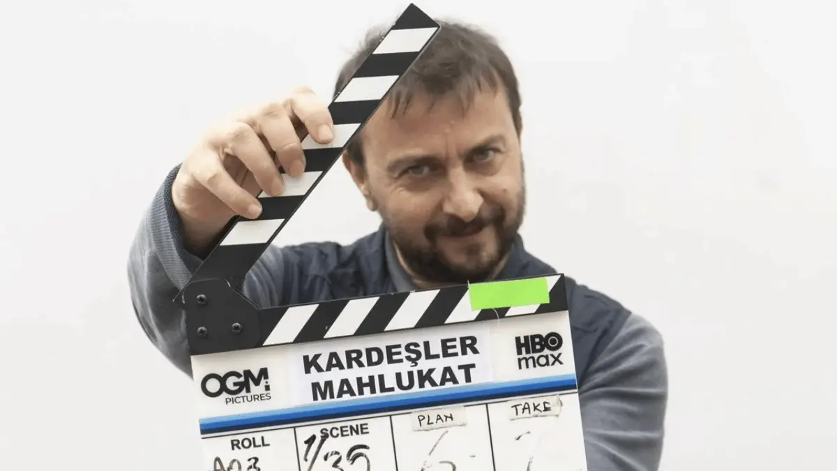 Alt metne göre dizinin başrol oyuncusunu gösteren tanıtım fotoğrafı (görsel açılıp bakılmadı).