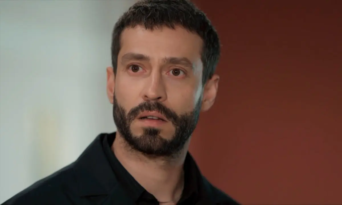 Dizinin "Kader yıllar sonra geri dönüyor" başlıklı sahne videosunun kapak karesi.
