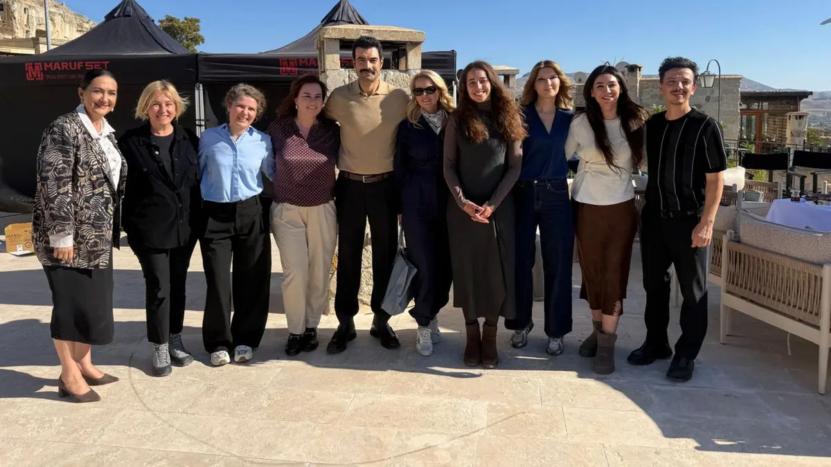 Show TV ekibinin dizi setini ziyaret ettiği gün çekilen set fotoğrafı.