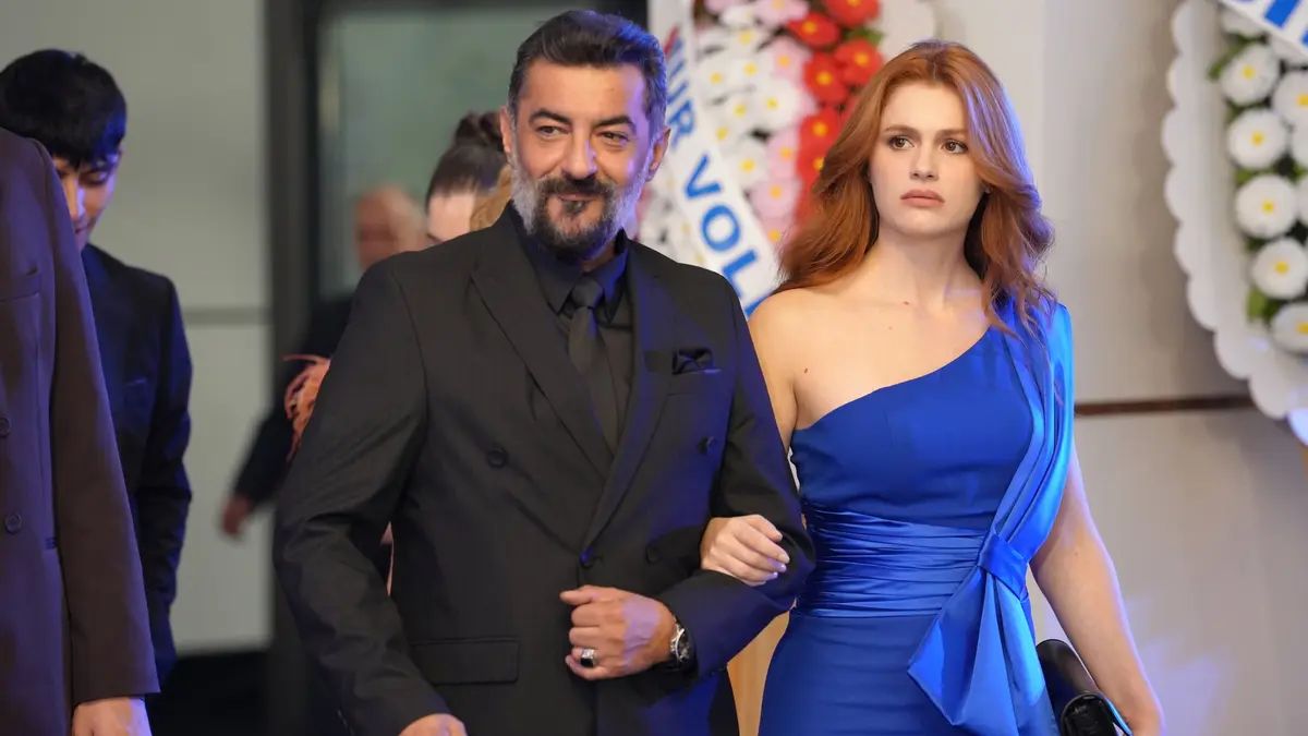 Dizinin 35. bölüm resmi foto galerisinden bir sahne fotoğrafı.