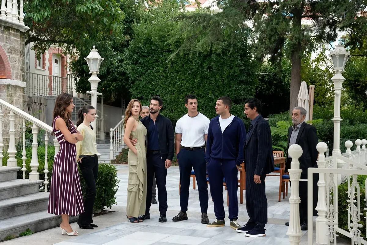 NOW'ın dizinin 2. sezonu için dağıttığı basın görsellerinden biri; görselin içeriğini açıp kontrol edemedim.